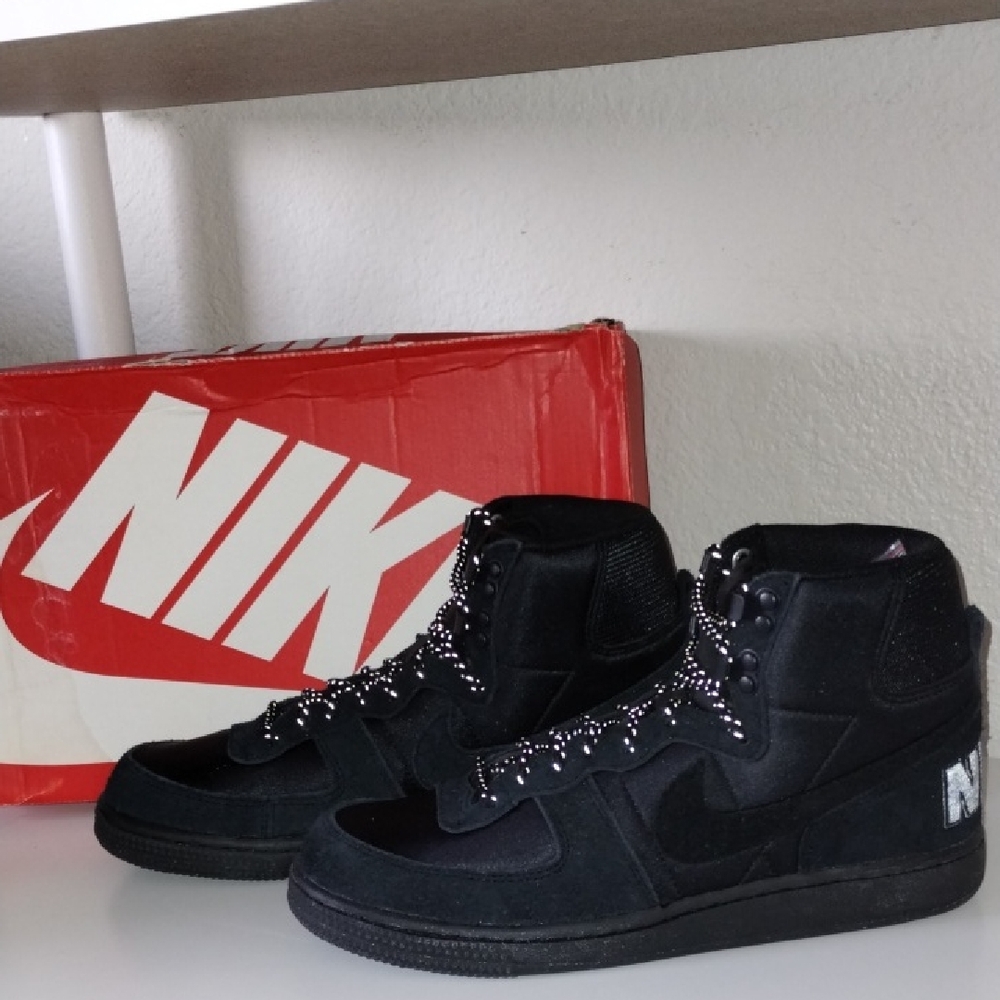 NIB Nike Men's Black High-Top Sneakers